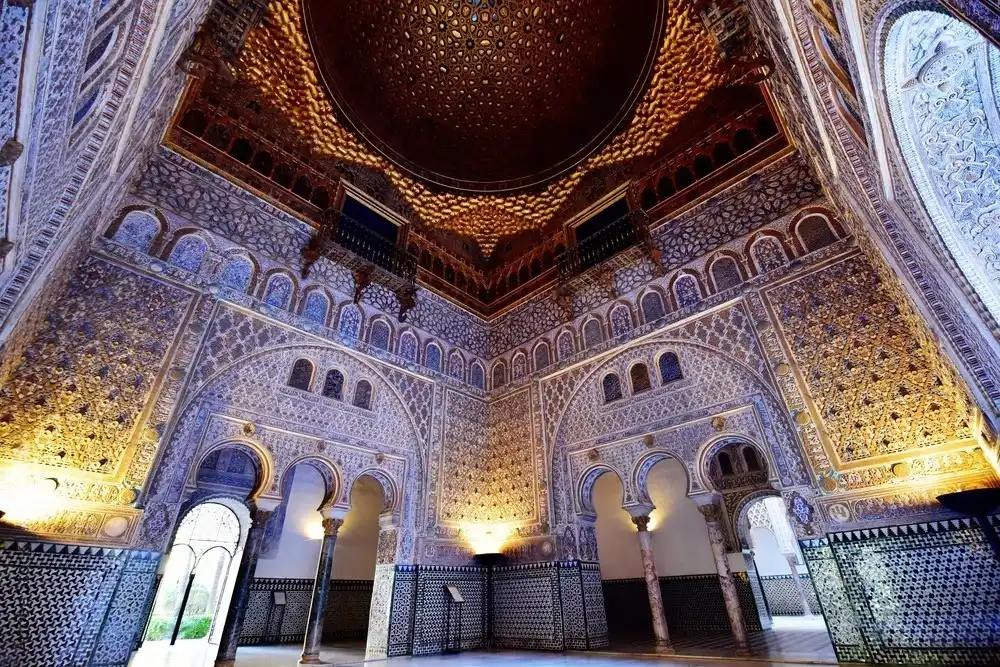 Real Alcázar de Sevilla - Palacio mudéjar patrimonio de la Humanidad con jardines históricos. Uno de los monumentos más visitados de Andalucía y escenario de Juego de Tronos