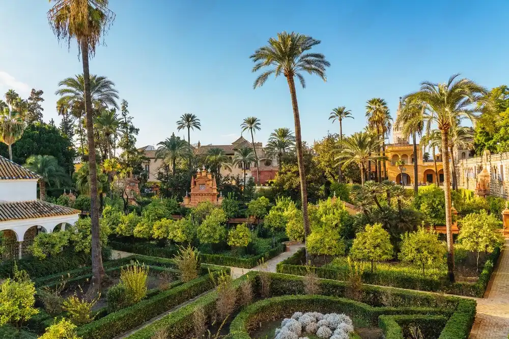 Real Alcázar de Sevilla - Palacio mudéjar patrimonio de la Humanidad con jardines históricos